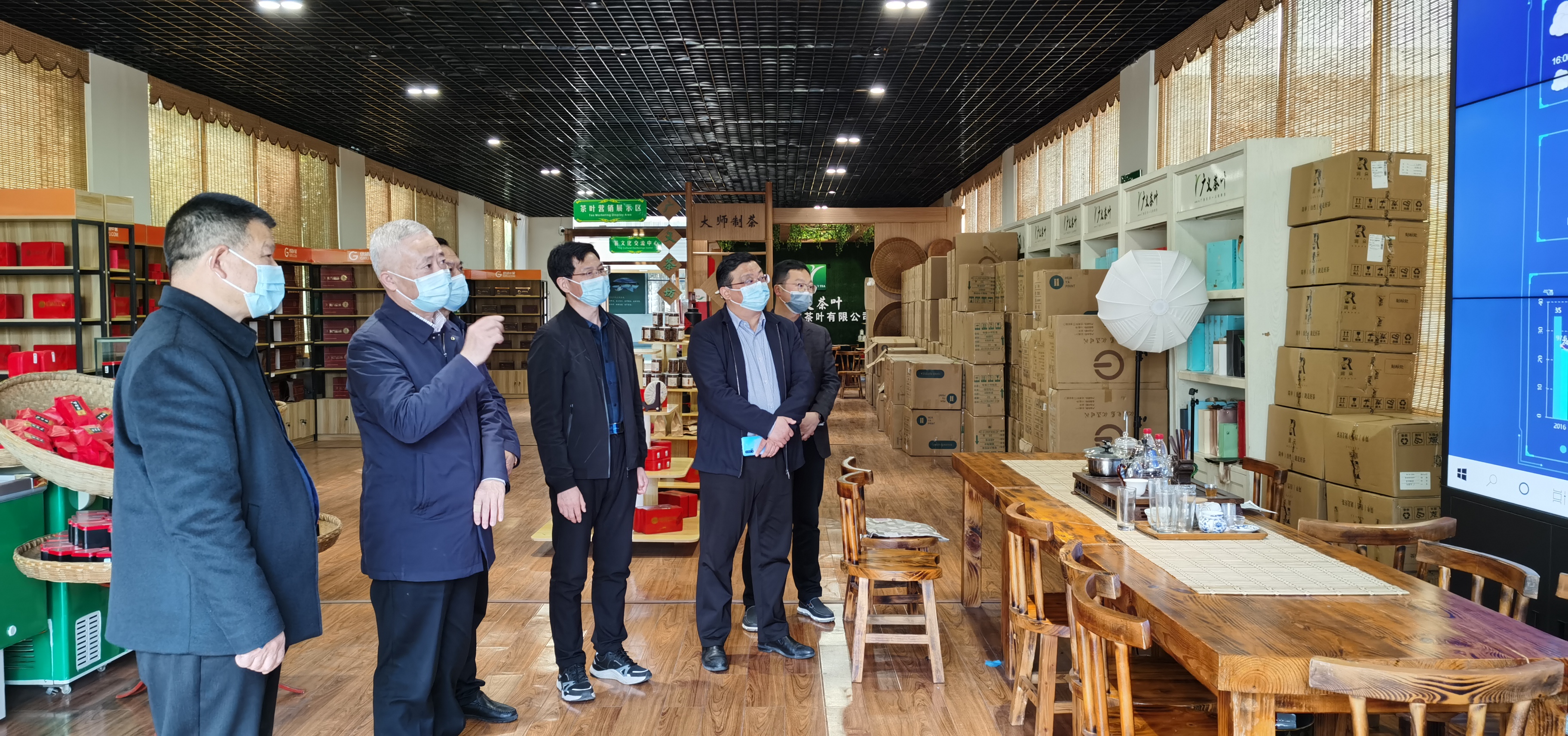 2022年4月1日，信陽市胡亞才市長來廣義茶印象園，關心春茶生產，指導春茶生產工作